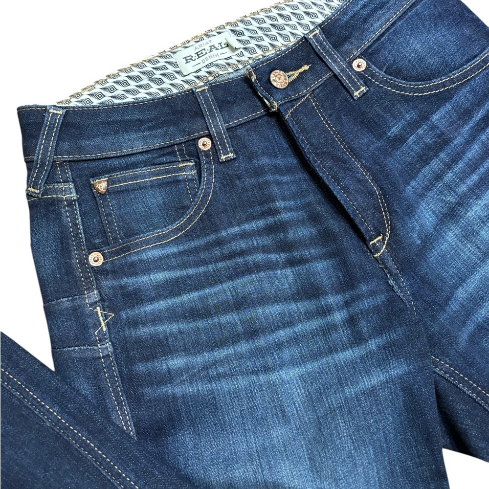 Women’s Ariat REAL Boot Cut Jeans in the Pennsylvania wash. Size 28 Short
